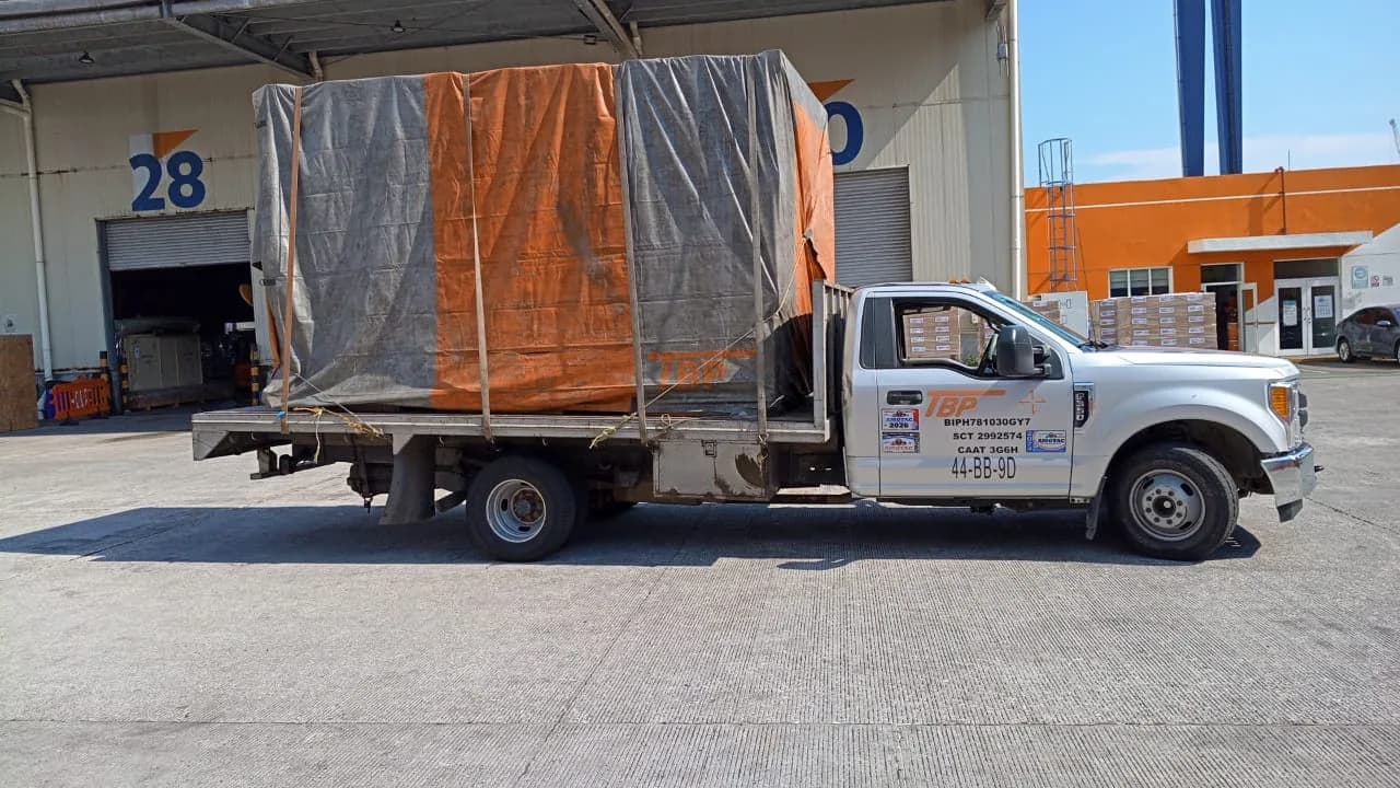 Unidad tipo estacas con carga alta cubierta